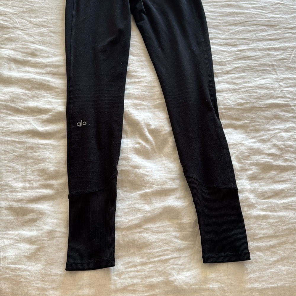 ALO Yoga Black Leggings - Picture 6 of 6